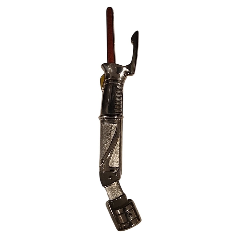 Disney Star Wars Count Dooku Curved Lightsaber Hilt Pin Star Wars Weekends 2009